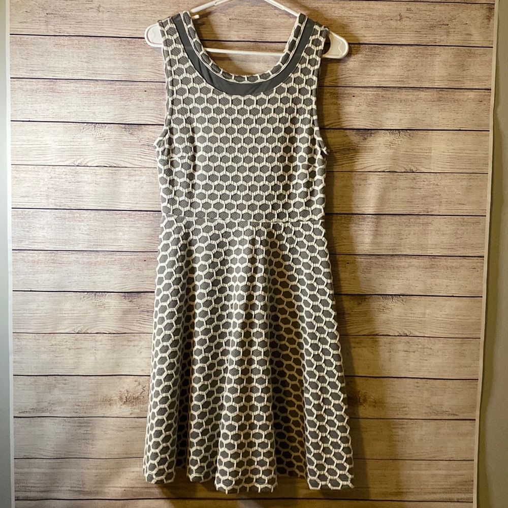 Gray and white geometric print dress